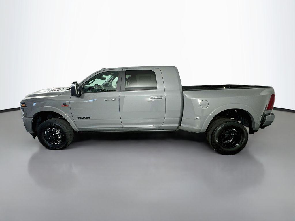 صورة مصغرة 4 لـ 2026 RAM 3500 LIMITED MEGA CAB 4X4 6'4' BOX