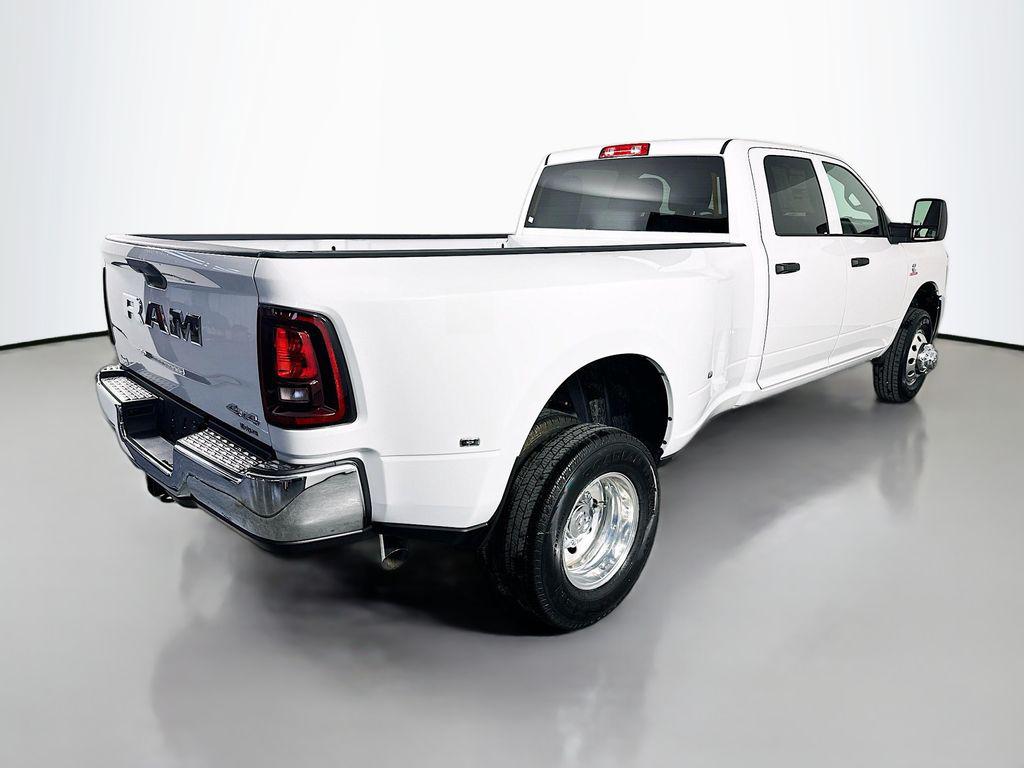 صورة 7 لـ 2026 RAM 3500 TRADESMAN CREW CAB 4X4 8' BOX