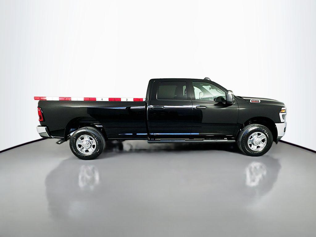 صورة 8 لـ 2026 RAM 2500 TRADESMAN CREW CAB 4X4 8' BOX