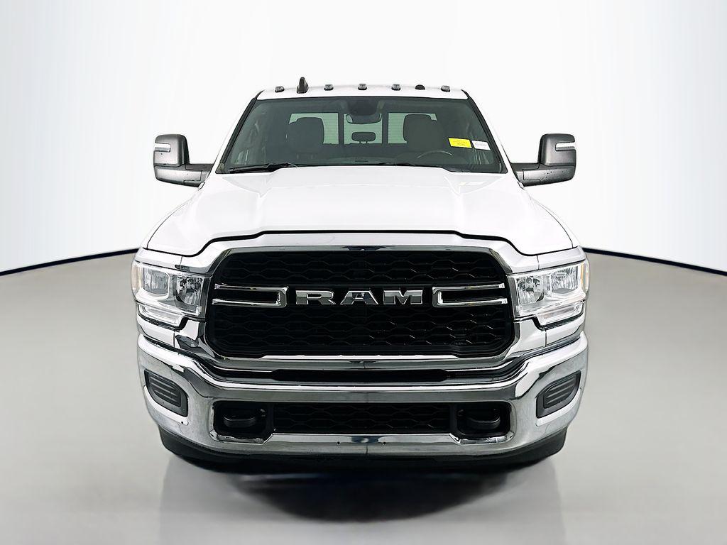 صورة 2 لـ 2024 RAM 3500 TRADESMAN CREW CAB 4X4 8' BOX