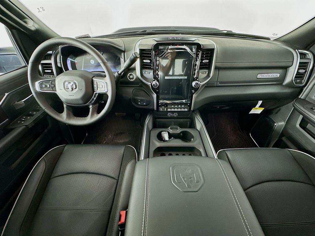صورة 9 لـ 2026 RAM 3500 LARAMIE CREW CAB 4X4 8' BOX