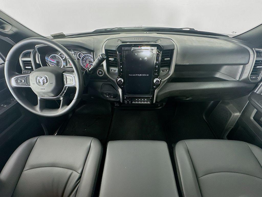 صورة 9 لـ 2026 RAM 3500 TRADESMAN REGULAR CAB 4X4 8' BOX
