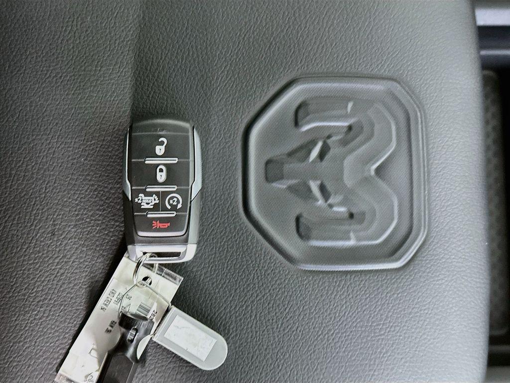 2026 RAM 3500 LARAMIE CREW CAB 4X4 6'4' BOX — миниатюра 19
