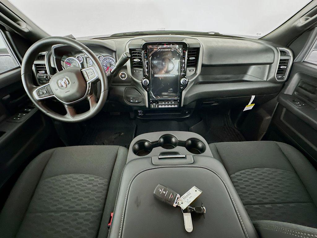 صورة 9 لـ 2026 RAM 3500 TRADESMAN CREW CAB 4X4 8' BOX