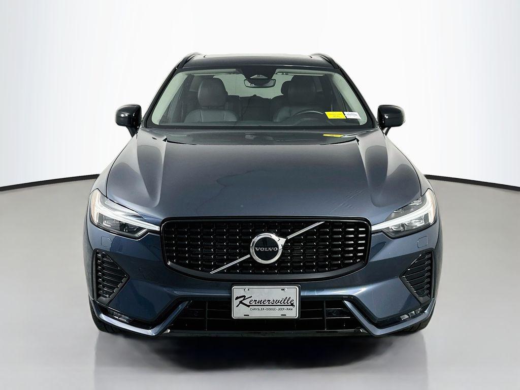 صورة 2 لـ 2024 Volvo XC60 B5 CORE DARK THEME