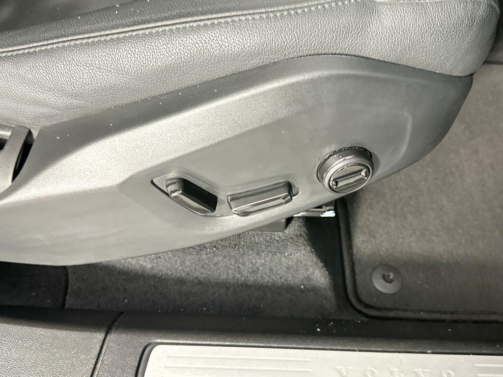 2024 Volvo XC60 B5 CORE DARK THEME 缩略图 24