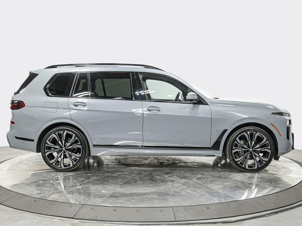صورة 7 لـ 2024 BMW X7 XDRIVE40I
