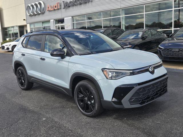 New 2026 Volkswagen Taos SE Black