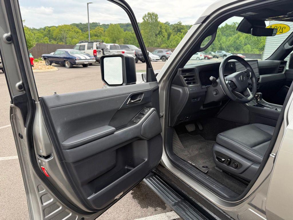 صورة مصغرة 16 لـ 2024 Lexus GX 550 PREMIUM