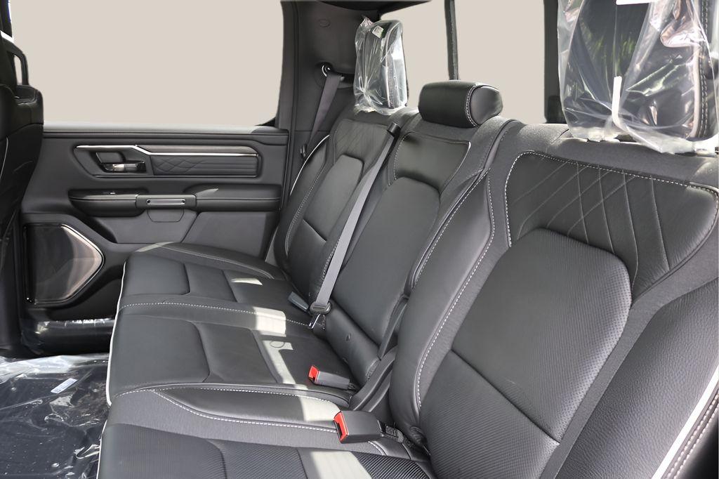 صورة مصغرة 17 لـ 2026 RAM 1500 LIMITED