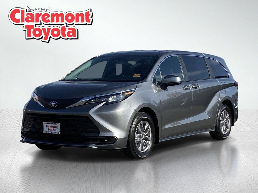New 2026 Toyota Sienna LE