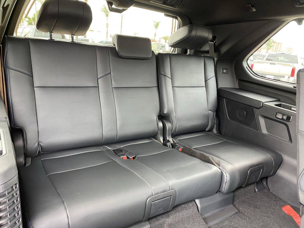 2026 Toyota SEQUOIA PLATINUM 照片 10
