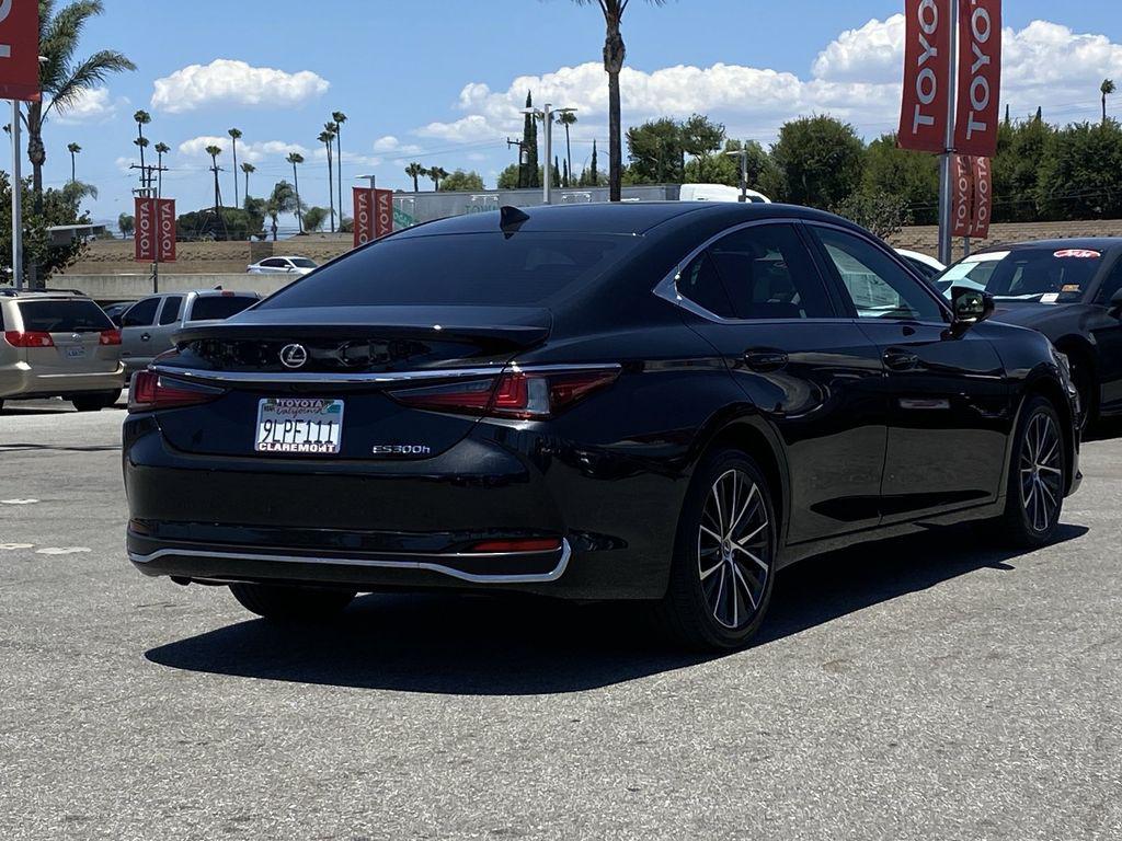 صورة مصغرة 42 لـ 2024 Lexus ES 300H BASE
