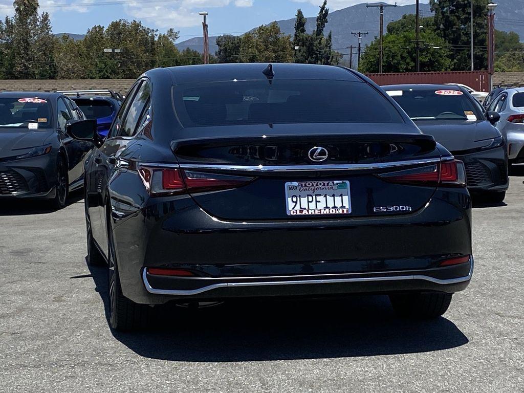 صورة مصغرة 41 لـ 2024 Lexus ES 300H BASE