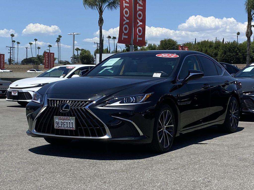صورة مصغرة 38 لـ 2024 Lexus ES 300H BASE