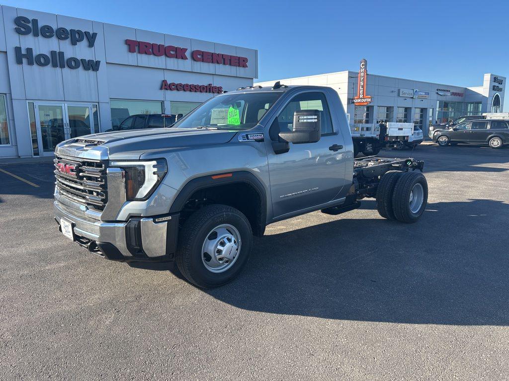 New 2026 GMC Sierra 3500 Base
