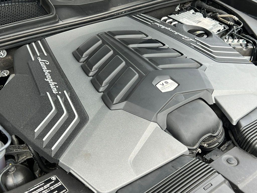 صورة 46 لـ 2020 Lamborghini URUS BASE