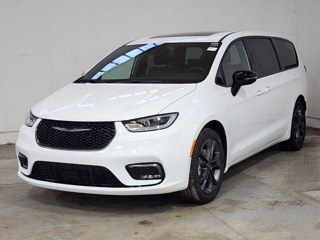 New 2026 Chrysler Pacifica L