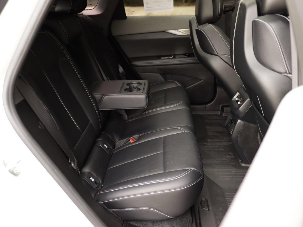 صورة 35 لـ 2025 Cadillac OPTIQ LUXURY 2 AWD