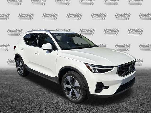 صورة 2 لـ 2023 Volvo XC40 PLUS