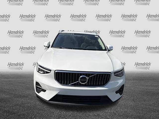 صورة 3 لـ 2023 Volvo XC40 PLUS