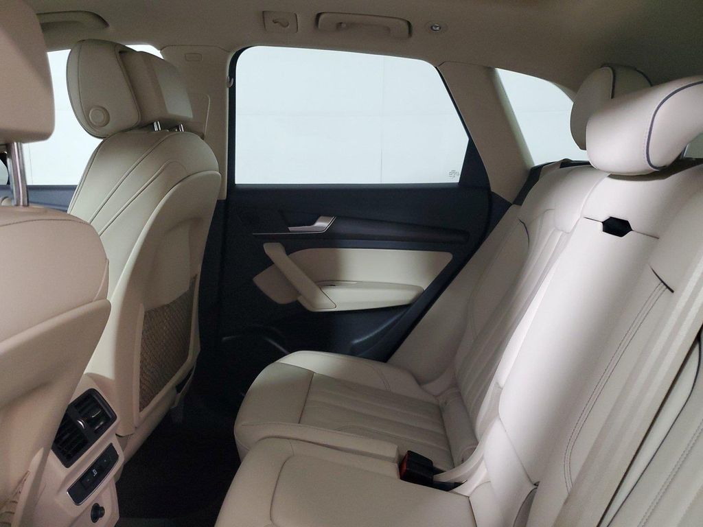 صورة 12 لـ 2024 AUDI Q5 45 S LINE PREMIUM