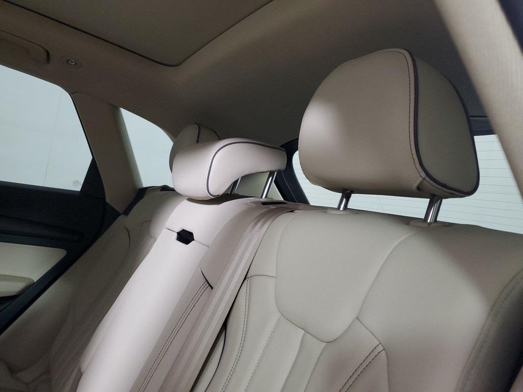 صورة 13 لـ 2024 AUDI Q5 45 S LINE PREMIUM