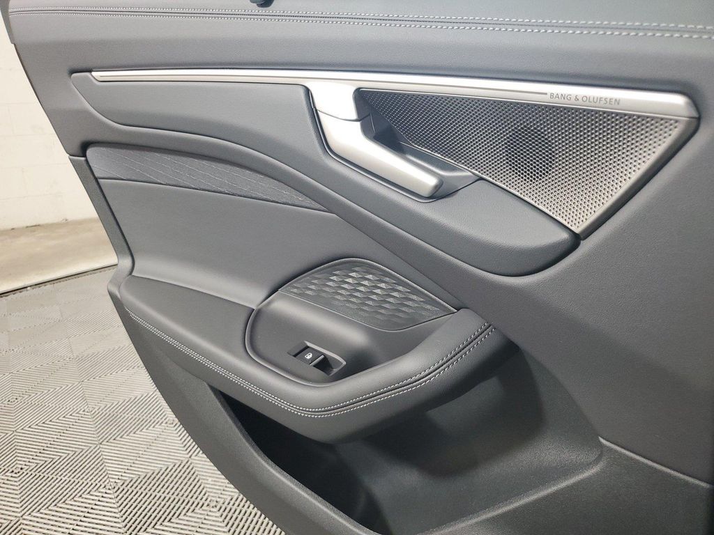 صورة مصغرة 19 لـ 2026 AUDI A6 PREMIUM PLUS QUATTRO S TRONIC