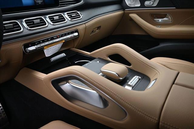 2026 Mercedes-BENZ GLS thumbnail 13