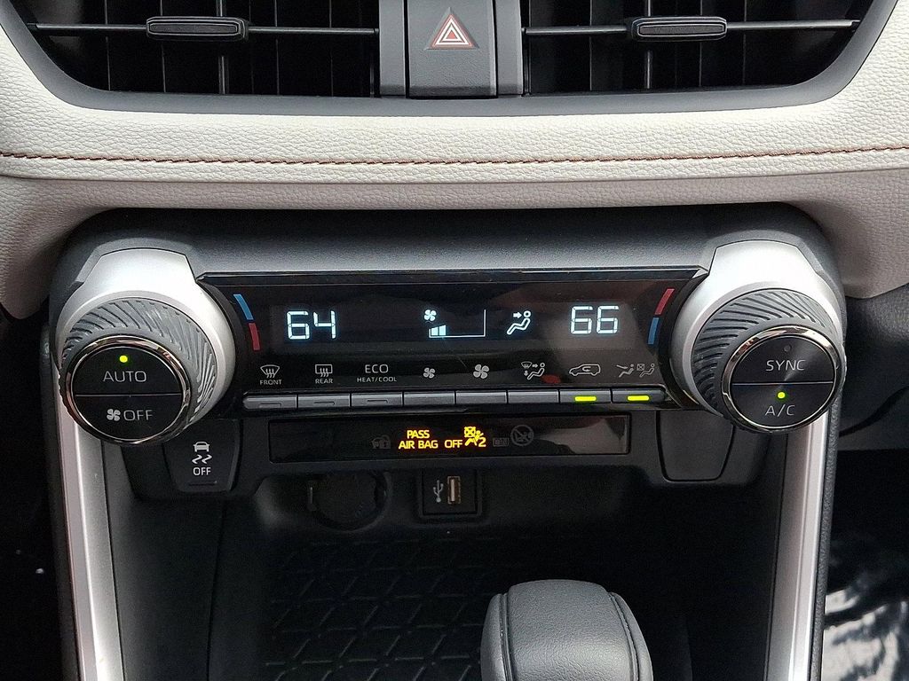صورة مصغرة 16 لـ 2025 Toyota RAV4 HYBRID XLE