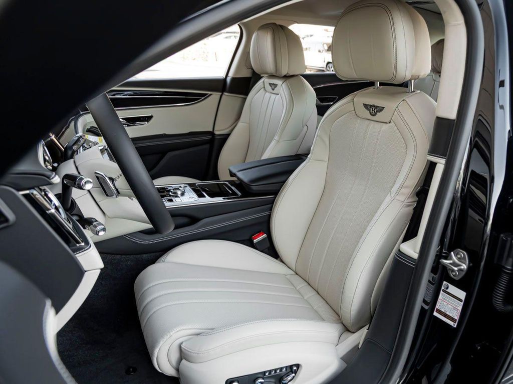 2026 Bentley FLYING SPUR V8 照片 16