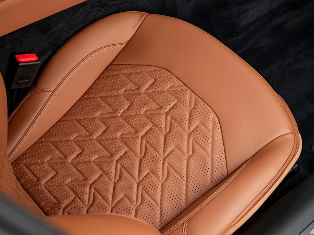 2026 Aston Martin VANQUISH V12 — миниатюра 27