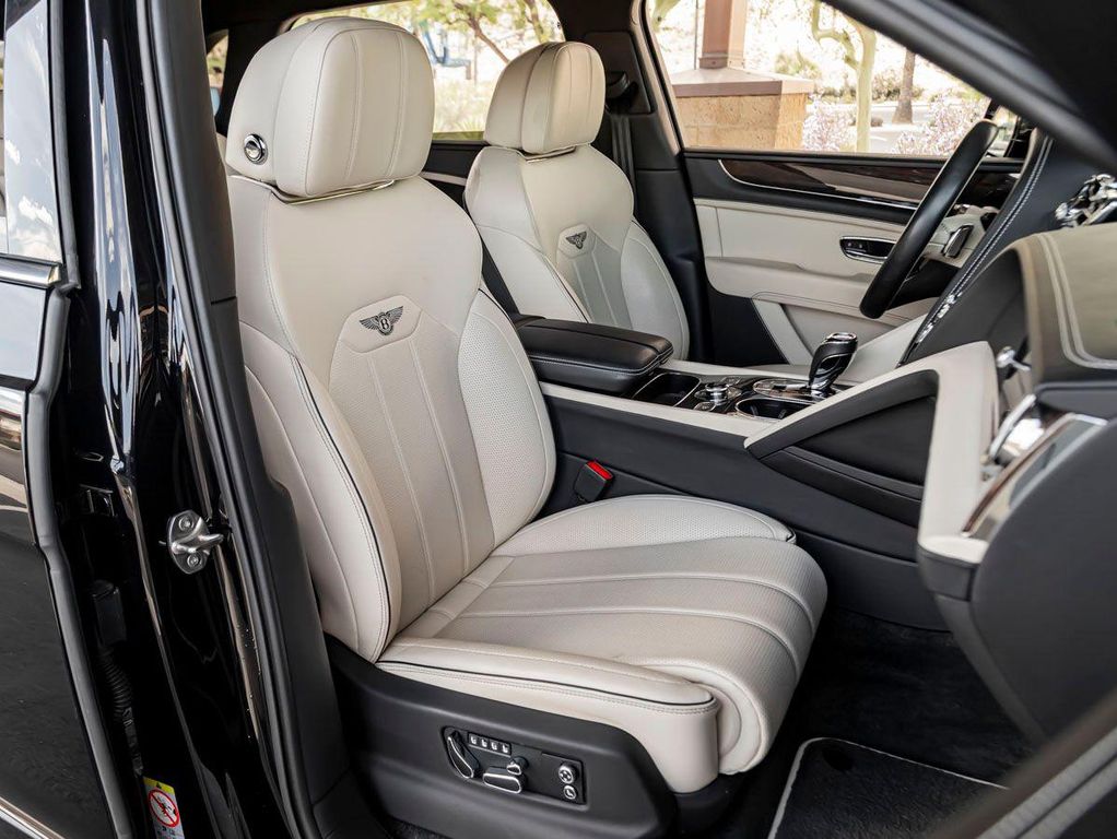 2023 Bentley BENTAYGA — миниатюра 30