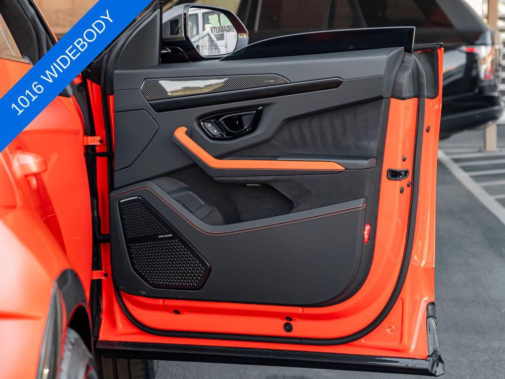 2025 Lamborghini URUS SE — миниатюра 30