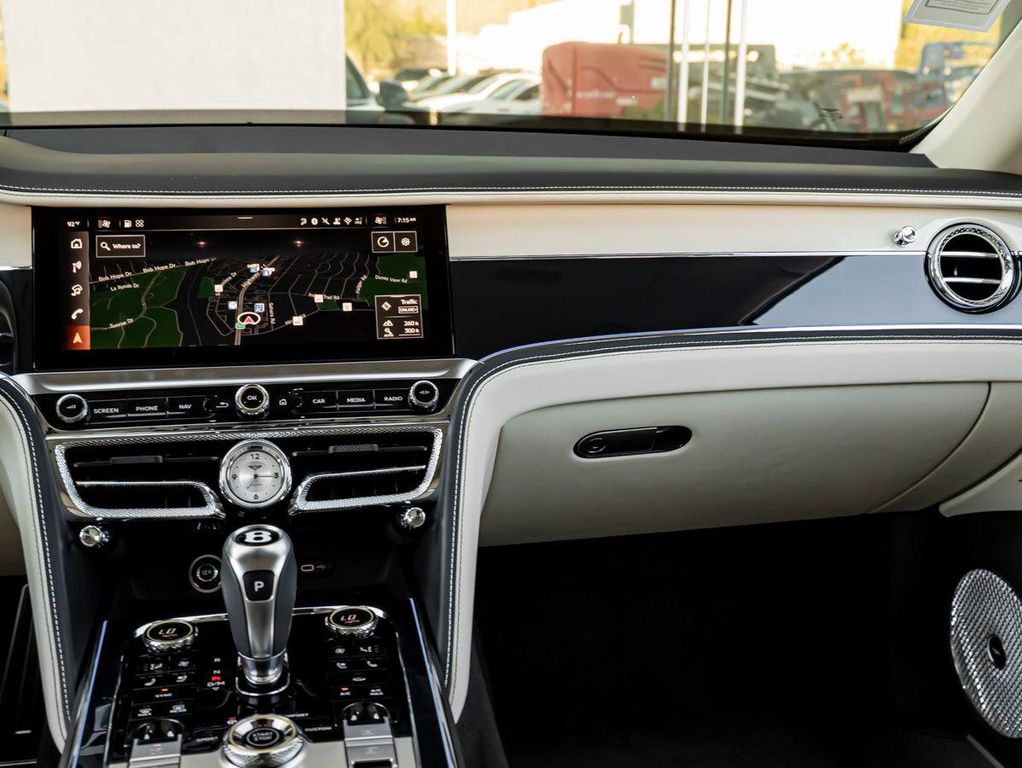 2026 Bentley FLYING SPUR MULLINER — миниатюра 29