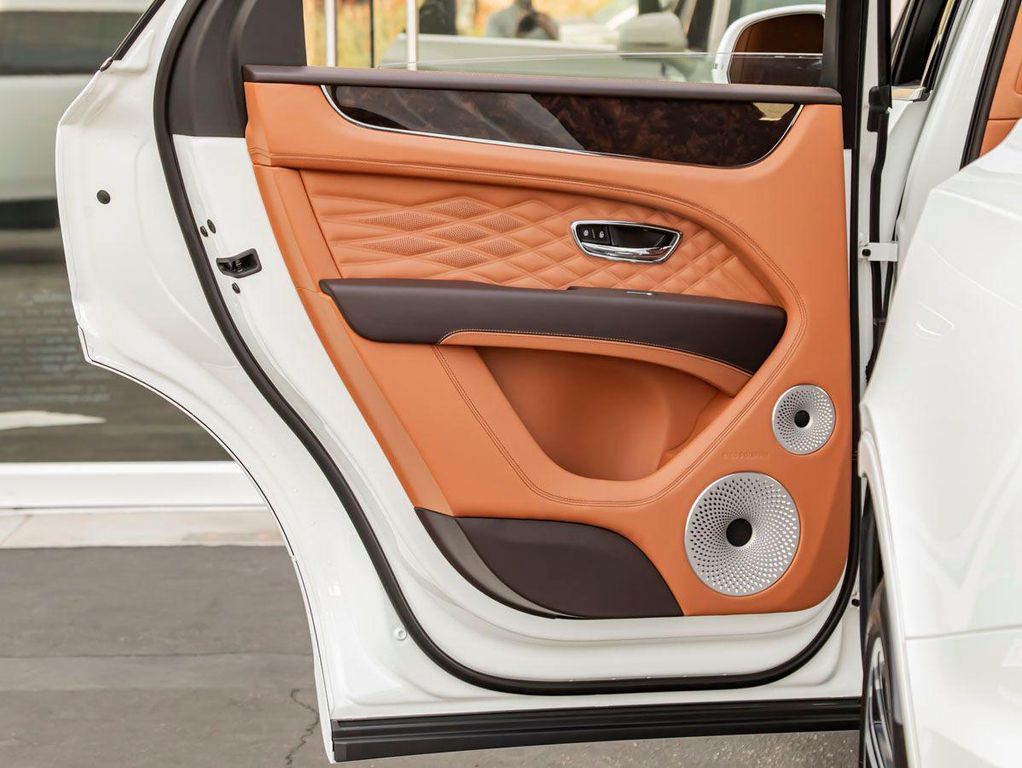 صورة مصغرة 31 لـ 2026 Bentley BENTAYGA AZURE