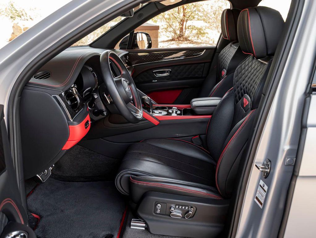 صورة مصغرة 11 لـ 2025 Bentley BENTAYGA S BLACK EDITION