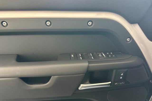 2026 LAND Rover DEFENDER P400 X-DYNAMIC SE — фото 10