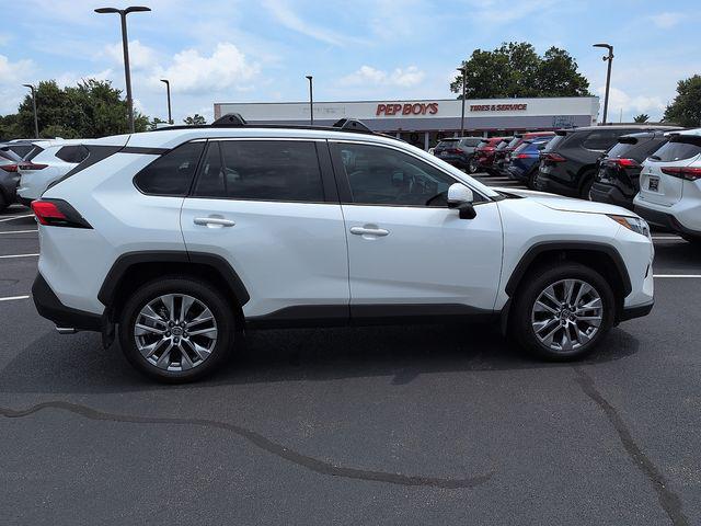 2025 Toyota RAV4 XLE PREMIUM — фото 8