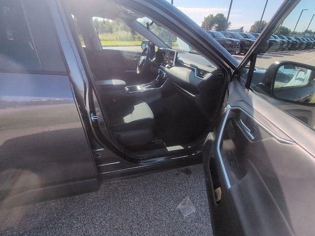 صورة 3 لـ 2025 Toyota RAV4 XLE
