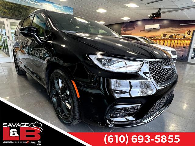 New 2026 Chrysler Pacifica Select