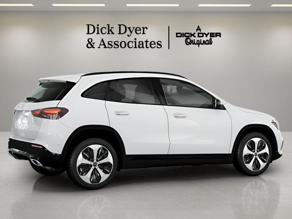 MERCEDES-BENZ GLA - 8