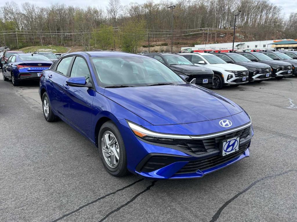 New 2026 Hyundai ELANTRA SE