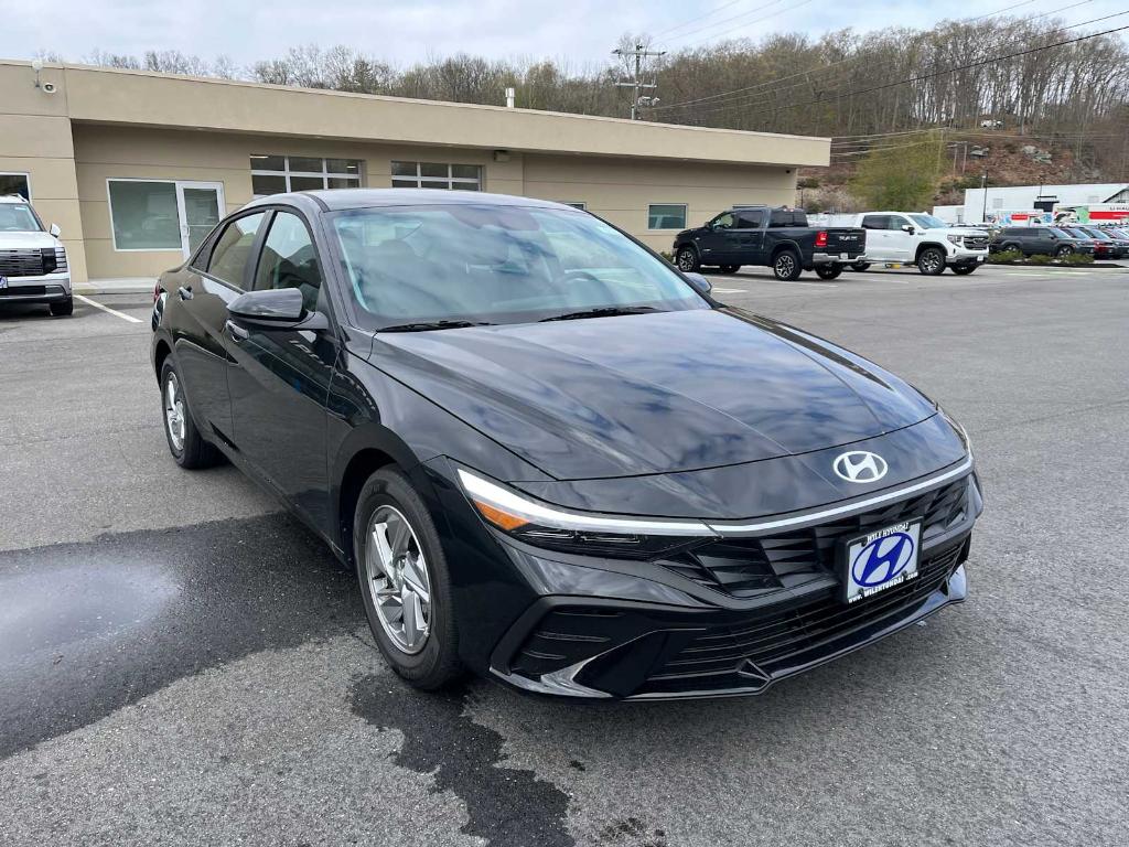 New 2026 Hyundai ELANTRA SE