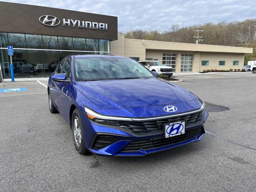 New 2026 Hyundai ELANTRA SE