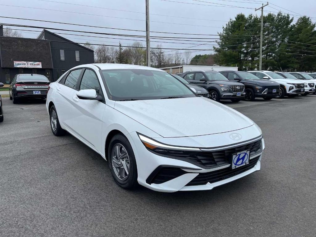 New 2026 Hyundai ELANTRA SE