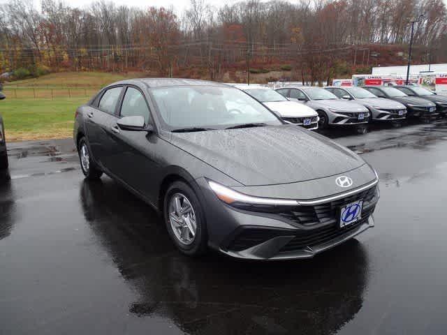 New 2026 Hyundai ELANTRA SE