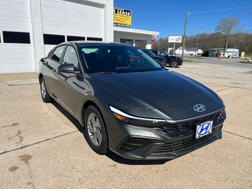 New 2026 Hyundai ELANTRA SE