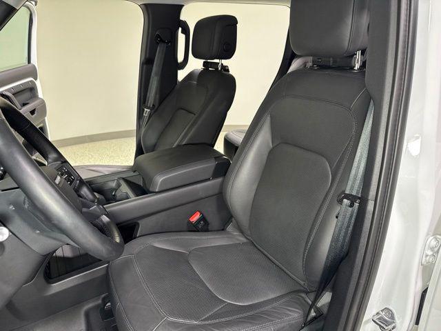 صورة مصغرة 15 لـ 2025 LAND Rover DEFENDER 130 P300 S