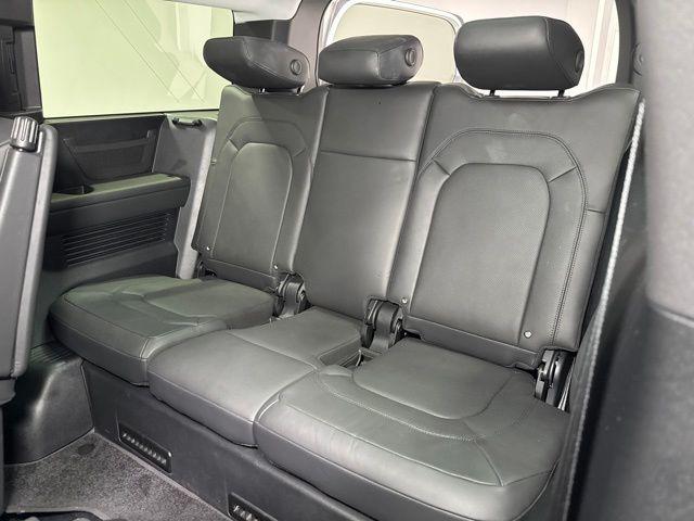 صورة مصغرة 28 لـ 2025 LAND Rover DEFENDER 130 P300 S